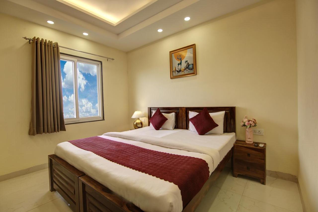 B&B Gurgaon - LIMEWOOD STAY GOLD HOTEL & 1BHK APARTMENT NEAR ARTEMIS HOSPITAL & Golf Course Road - Bed and Breakfast Gurgaon