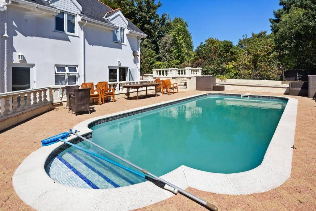 Miramont - Poolside Apartment - B&B
