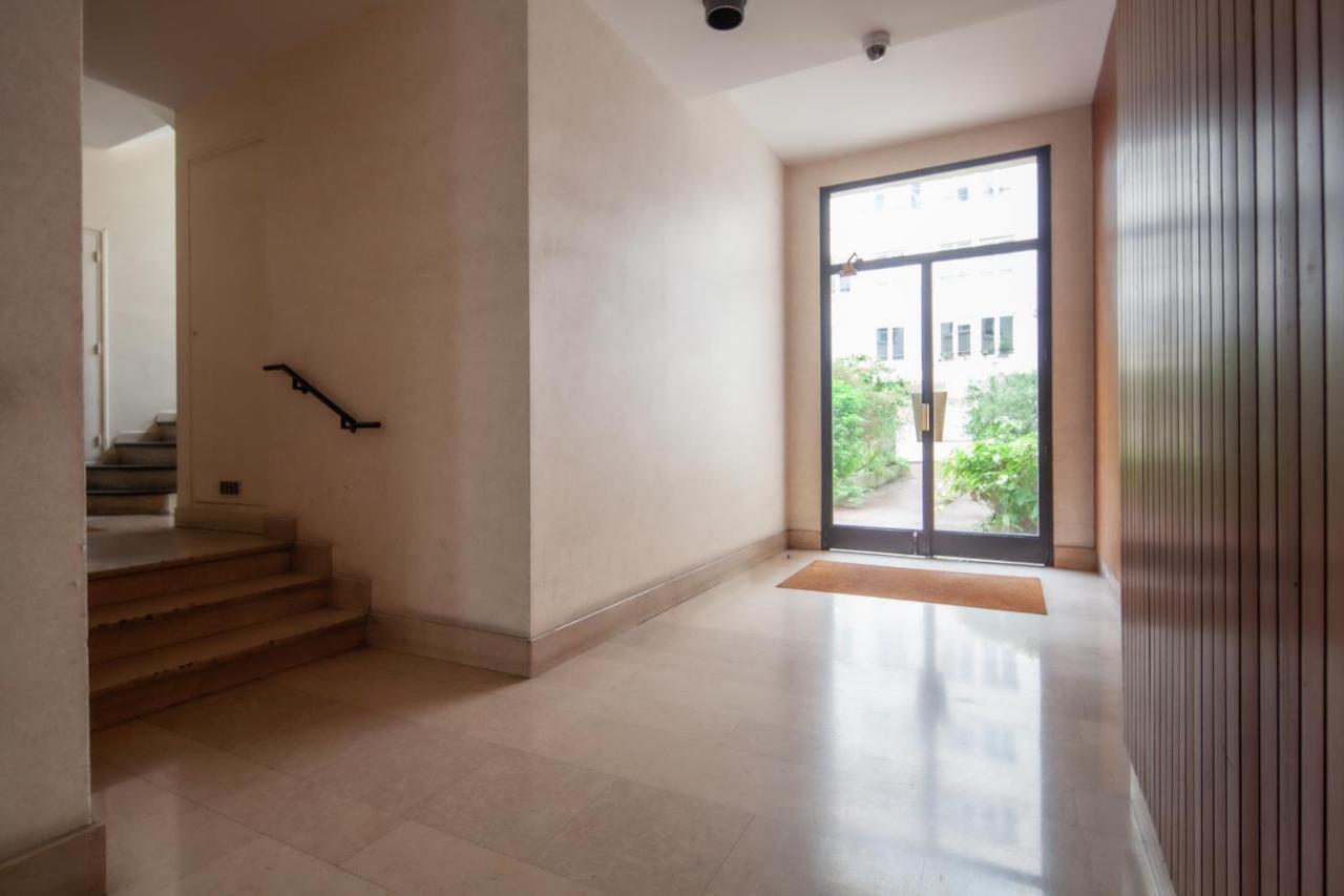 Tour Eiffel & Champs Elysees - 2 BR gorgeous & bright 75m2 - free weekly housekeeping - for business and working purposes only - B&B