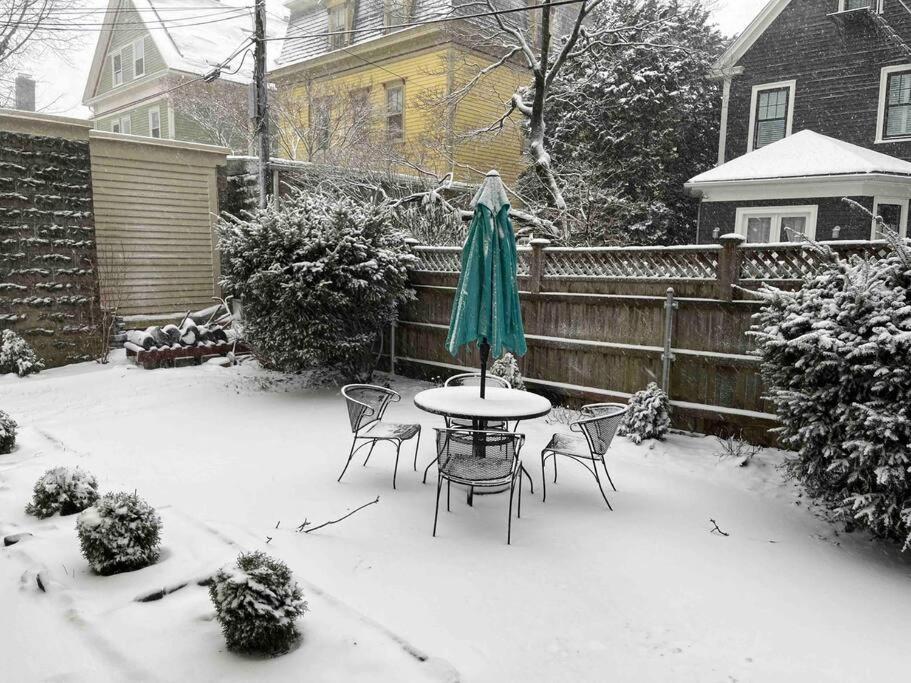 Large Elegant Home Walk to BROWN RISD - B&B