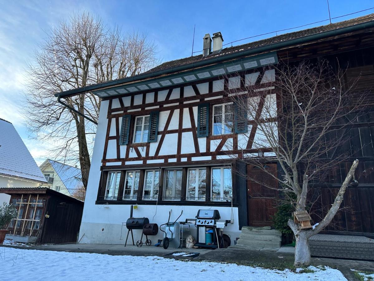 charmante 3,5 Zimmer Wohnung in Bauernhaus - Ferienwohnung Volketswil