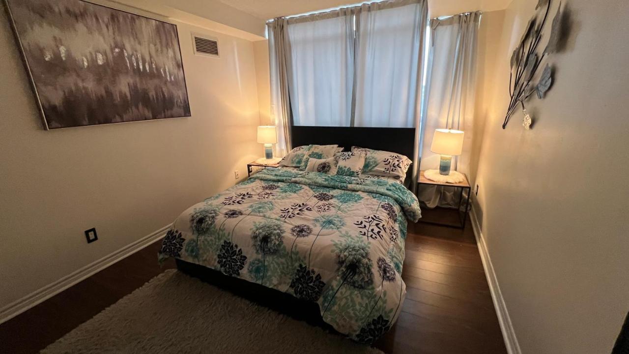 B&B Mississauga - Modern & Cozy 1BR w/ parking by Square One - Bed and Breakfast Mississauga