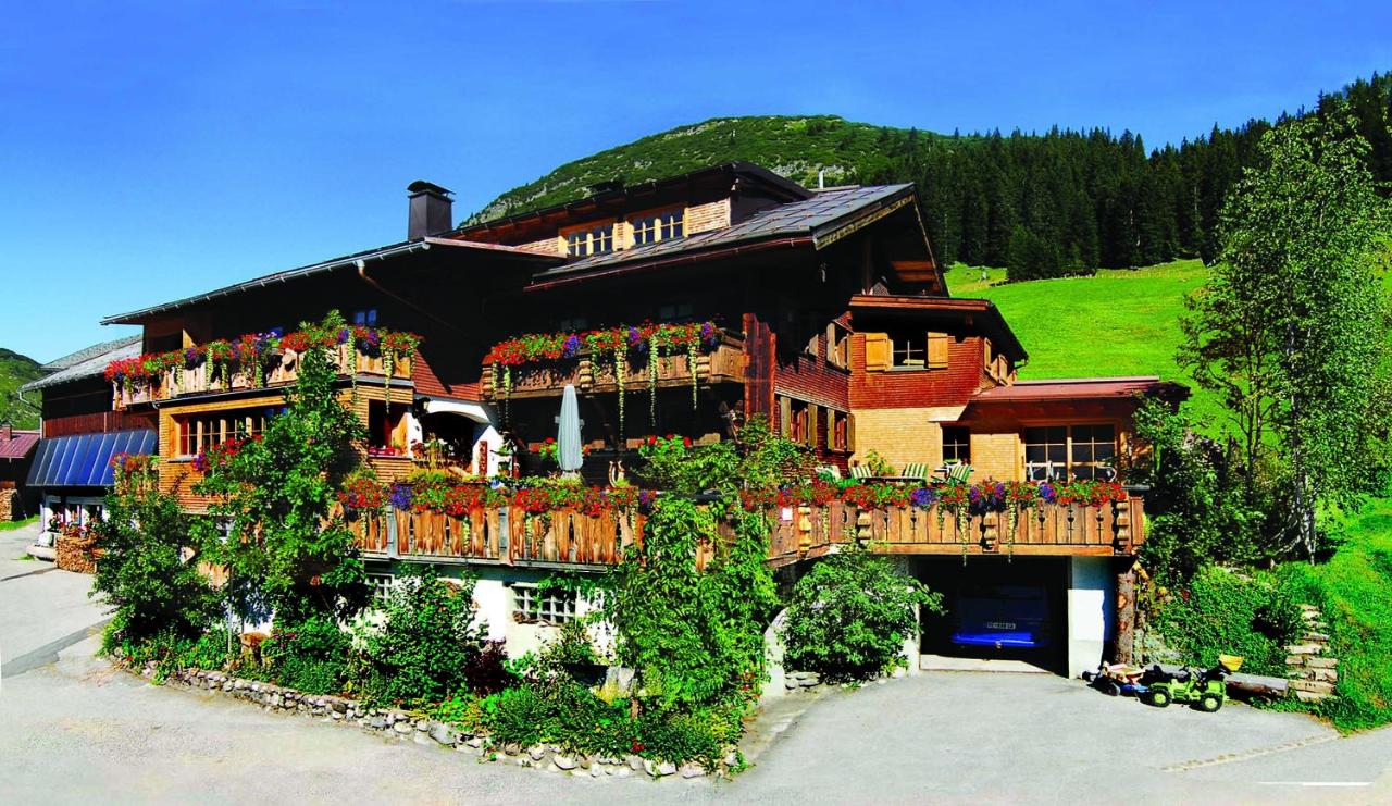 B&B Warth - Biobauernhof Gehrnerhof am Arlberg - Bed and Breakfast Warth