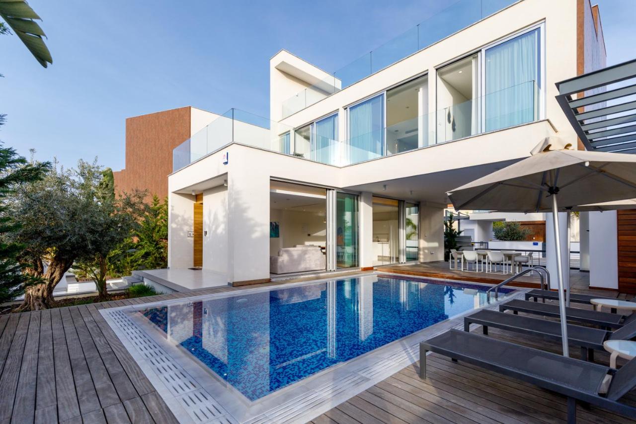 Seaview Luxury Villa Jacuzzi & Pool! 2 Min Beach - B&B