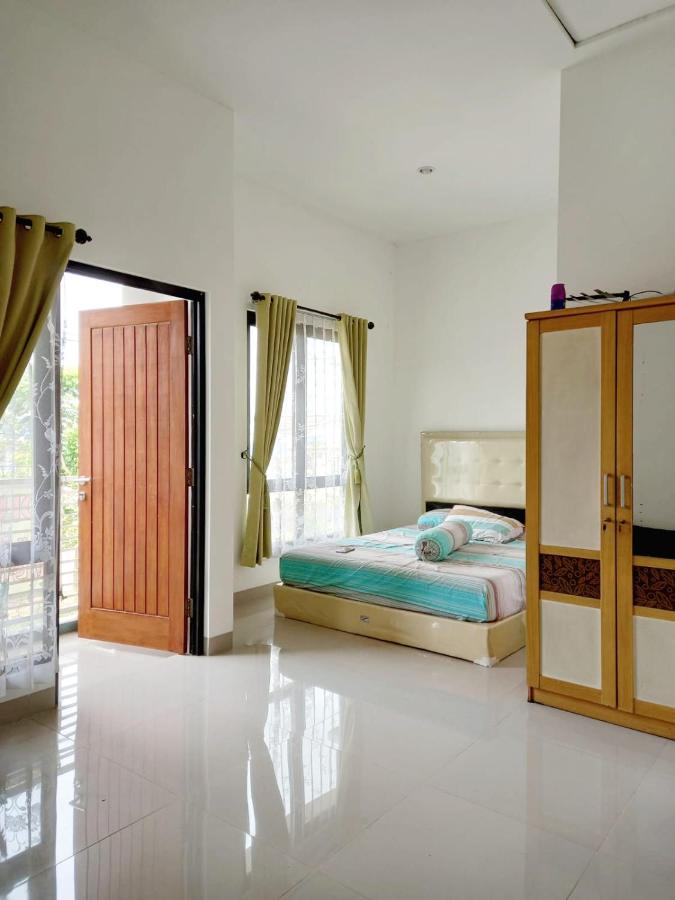 B&B Padalarang - Imah Safina, Cozy Private Home in Padalarang - Bed and Breakfast Padalarang