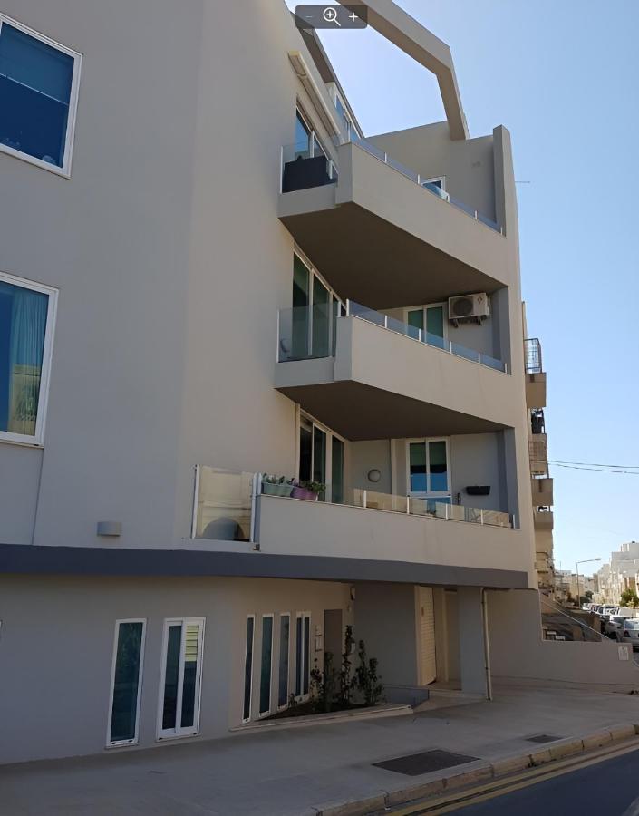 St. Julian's Super Bright And Spacious Seaview Apartment - Ferienwohnung