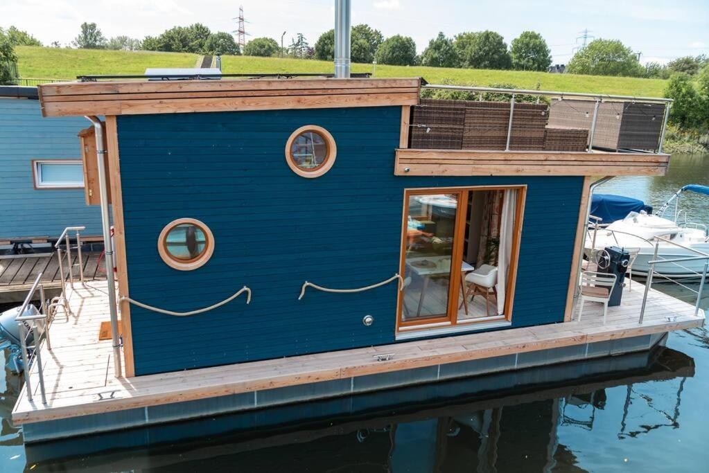 B&B Hamburg - Tiny-Hausboot mit Kamin und Dachterrassenlounge - Bed and Breakfast Hamburg