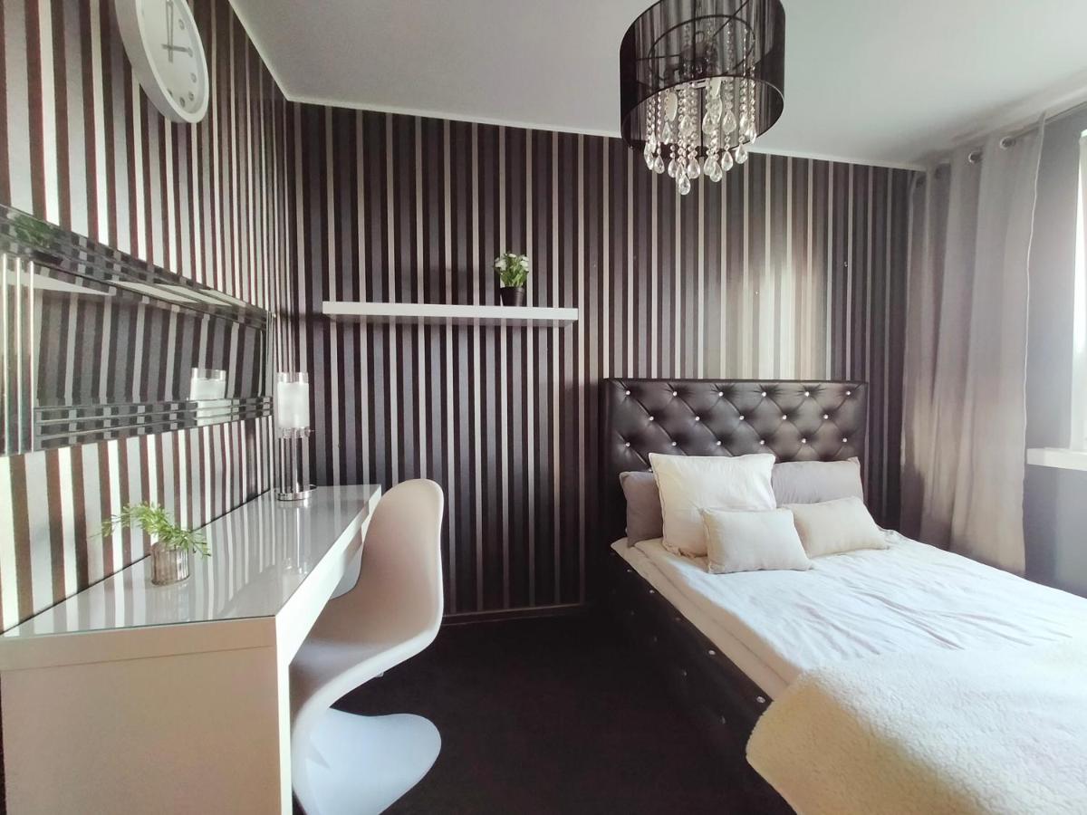 B&B Gdynia - Duże mieszkanie na wyłączność - 3 pokoje na parterze - Bed and Breakfast Gdynia