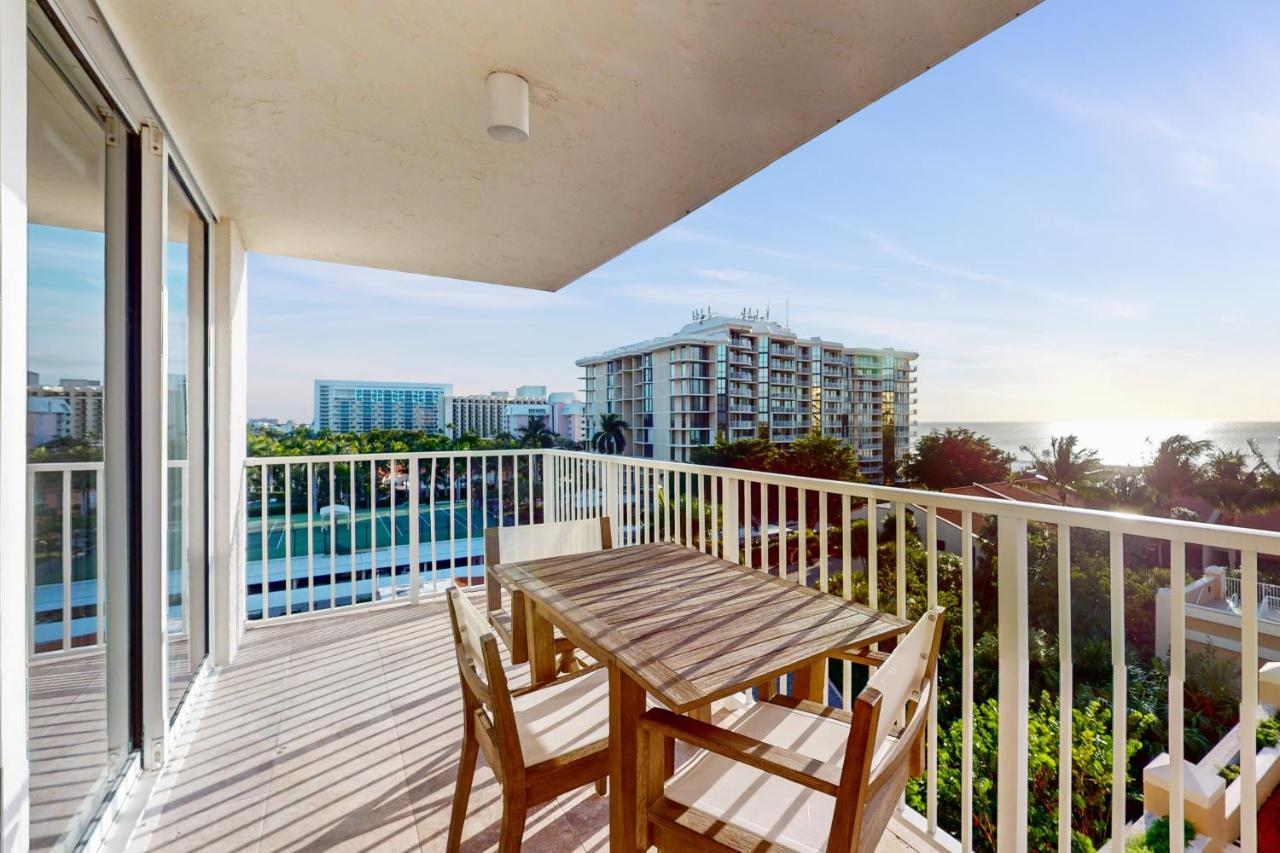 Marco Beach Ocean Resort 801 - Bed and Breakfast