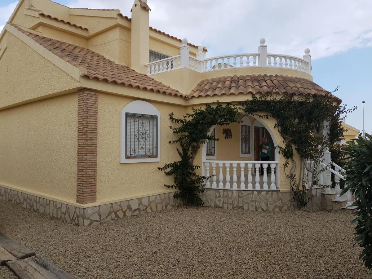 B&B Mazarrón - Relaxing 3 bed 3 bath Villa for 8 Camposol Sect D - Bed and Breakfast Mazarrón