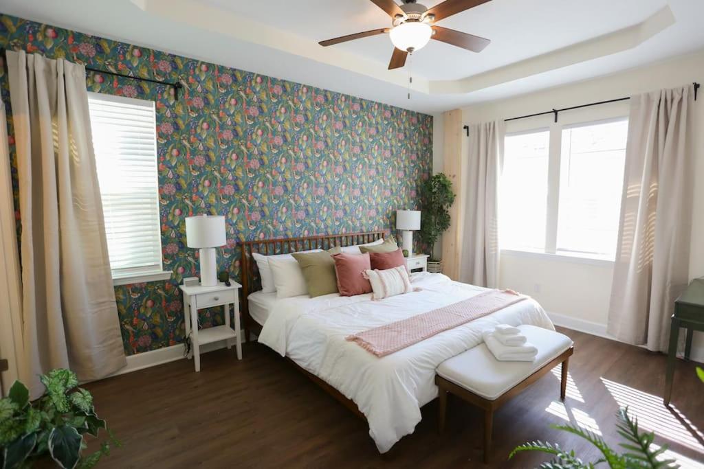 B&B Gainesville - The Botanical Suite Newly Built Upscale Central - Bed and Breakfast Gainesville