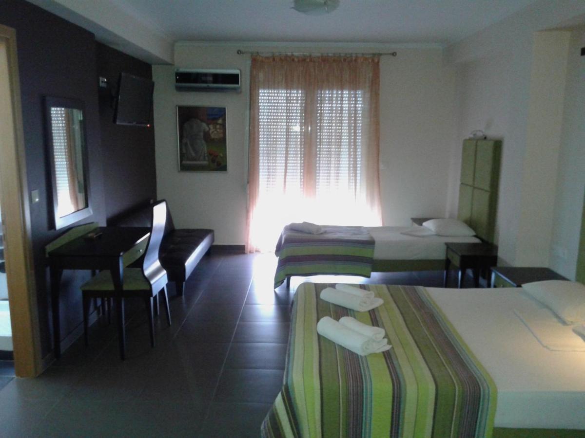 Studio (4 Adults)