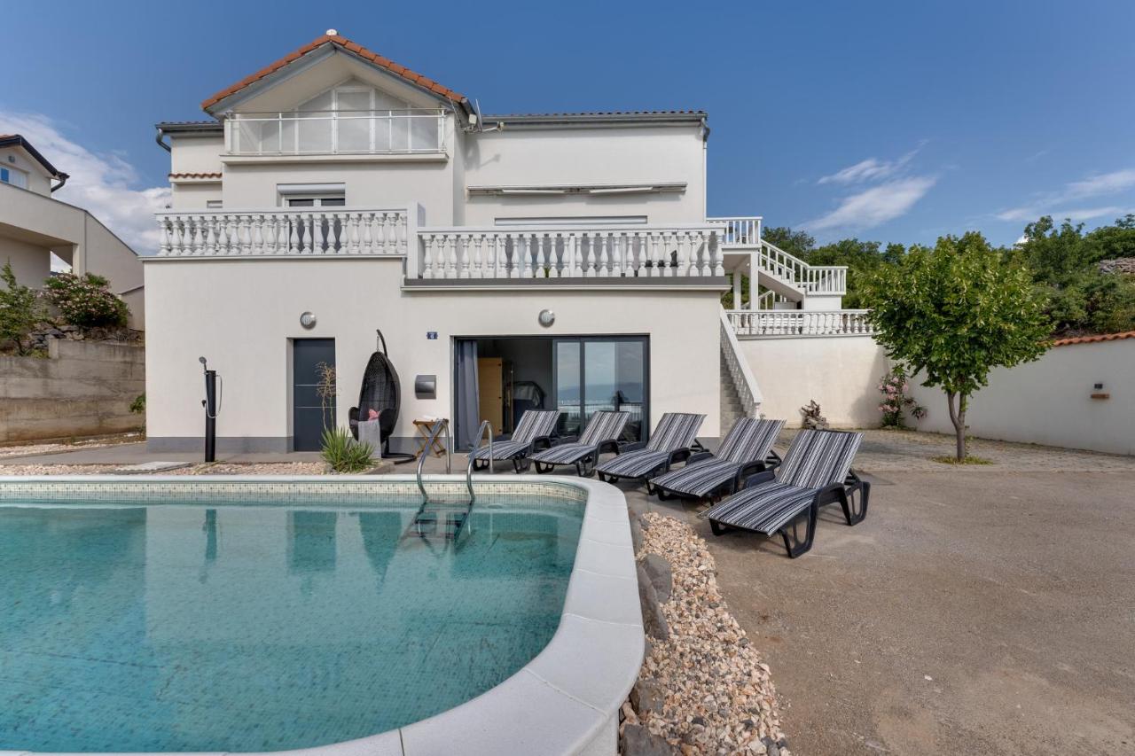 Villa with a beautiful panoramic view and a swimming pool- by Traveler tourist agency Krk ID 2397 - B&B Senj