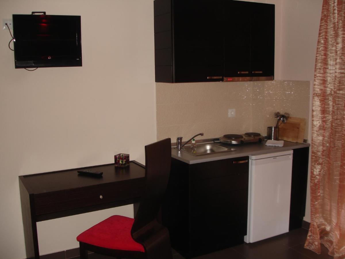 Studio (2 Adults)