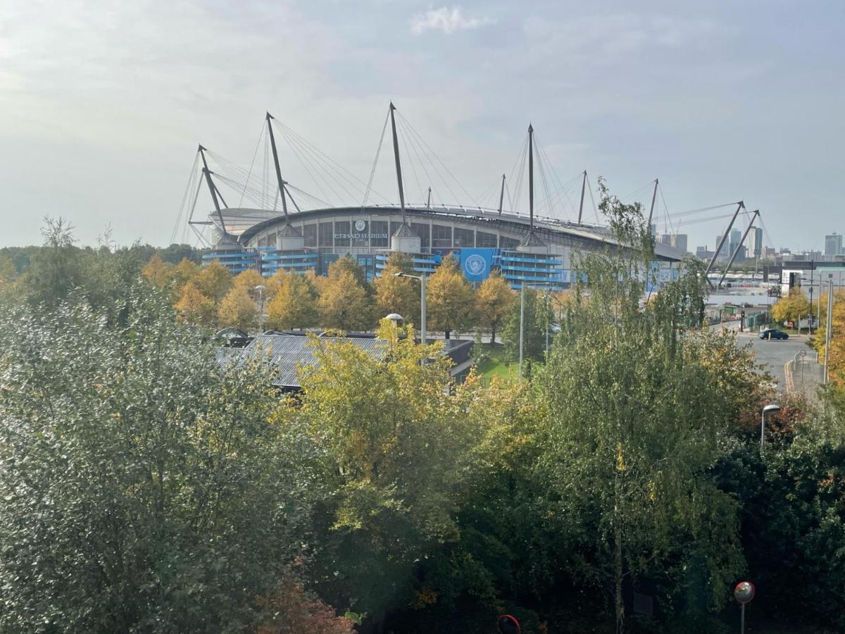 Balcony Apartment - Views Of Etihad Stadium - Near CoOp Live Arena - Free Parking - B&B