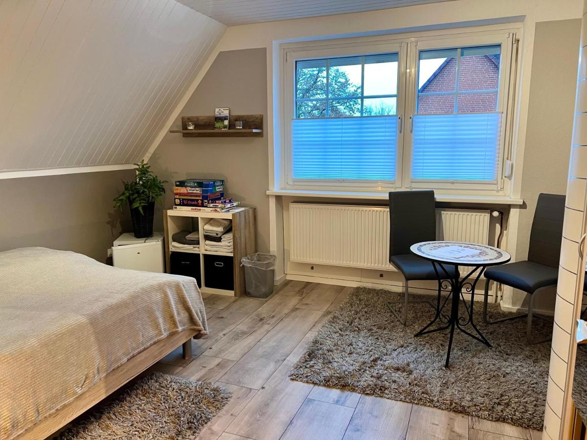 B&B Reppenstedt - Zimmer m. Doppelbett, Zustellbett f. 3. Pers. mgl. - Bed and Breakfast Reppenstedt