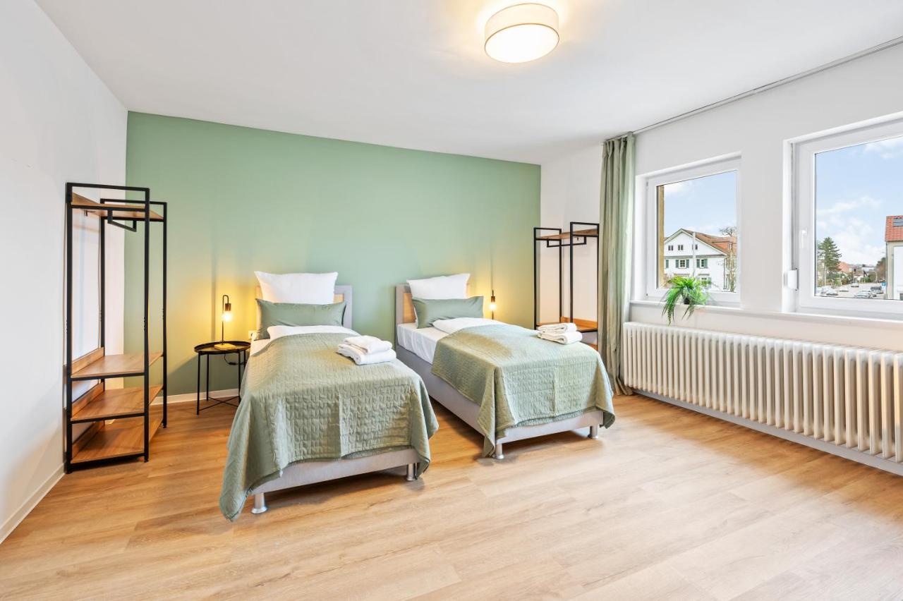 B&B Neuenstadt am Kocher - Sali Homes - Unter den Linden, moderner Altbau mit Charme - 2 Fewo je 9 Personen - Bed and Breakfast Neuenstadt am Kocher