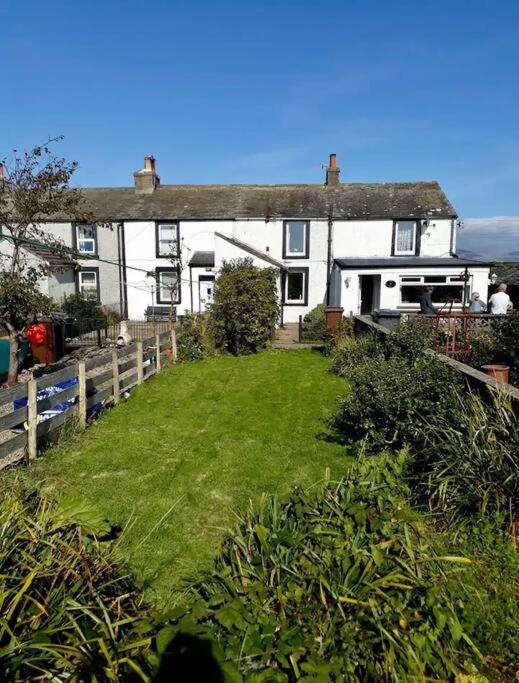 SUMMER VIEW - Escape to our Cosy Cottage with Log Burner - Chambres d’hôtes