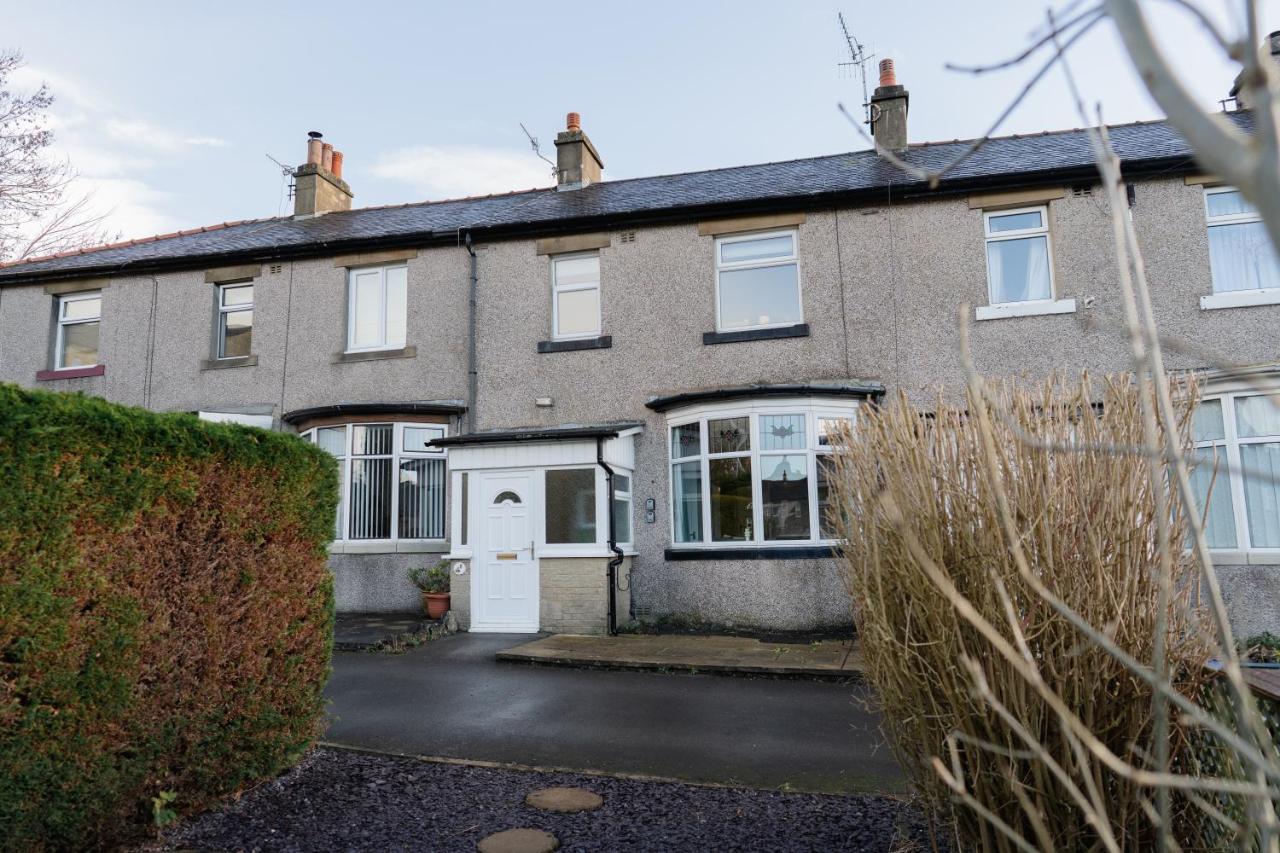 Bowling Terrace by Above Rubies - Stylish, 3 Bedroom, Pet Friendly House in Skipton - B&B
