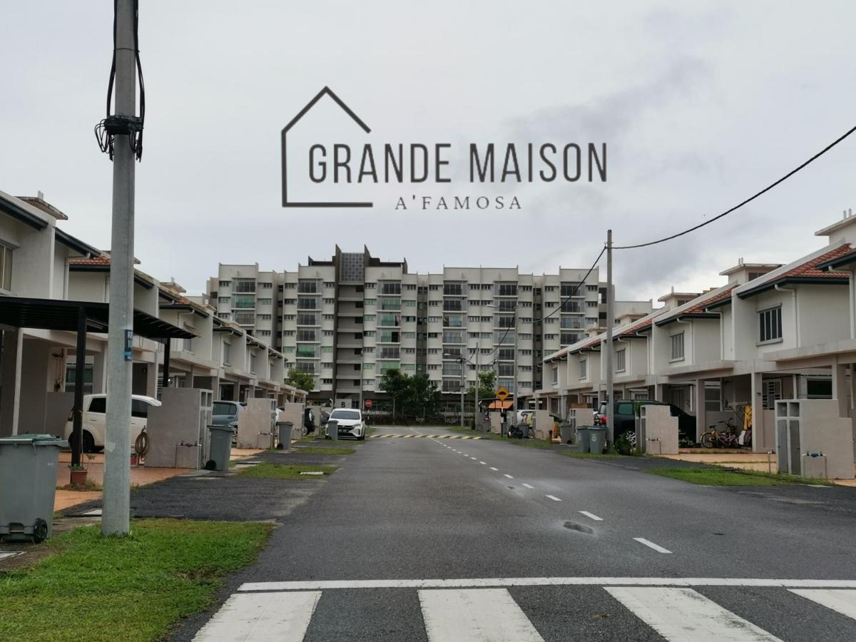 B&B Kampung Alor Gajah - GRANDE MAISON HOMES 2 A'Famosa Golf view Near WATERPARK l UITM l HONDA l Netflix l Self Check in - Bed and Breakfast Kampung Alor Gajah