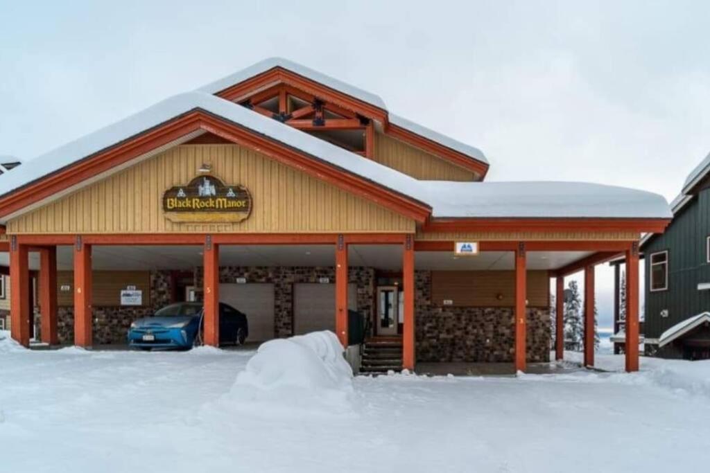 B&B Big Eddy - Big White Beauty! Ski in/out 3bed Chalet w/hot tub - Bed and Breakfast Big Eddy