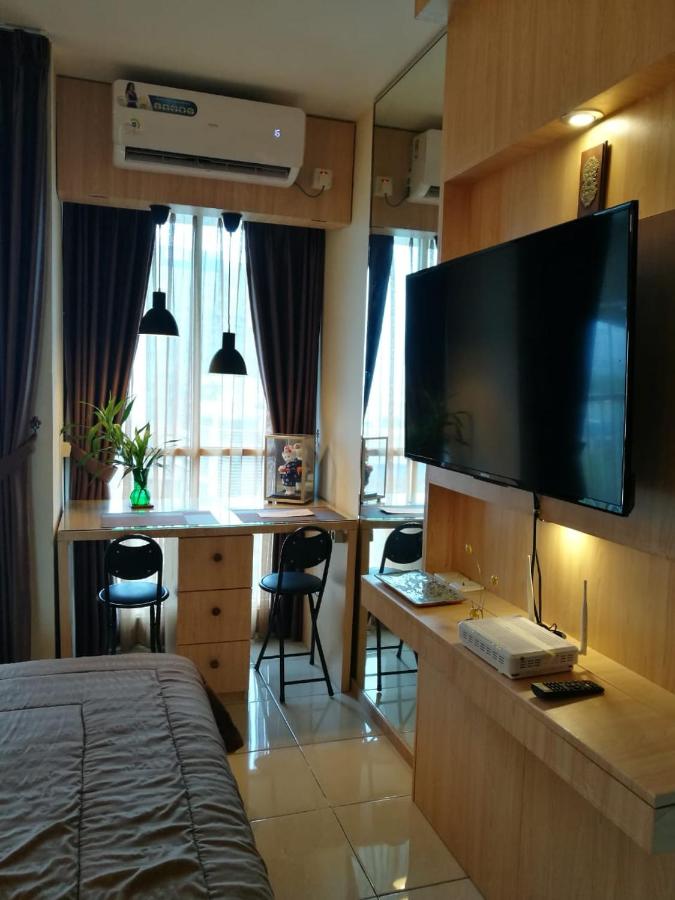 B&B Jakarta - Studio Pleasant Tifolia - Bed and Breakfast Jakarta