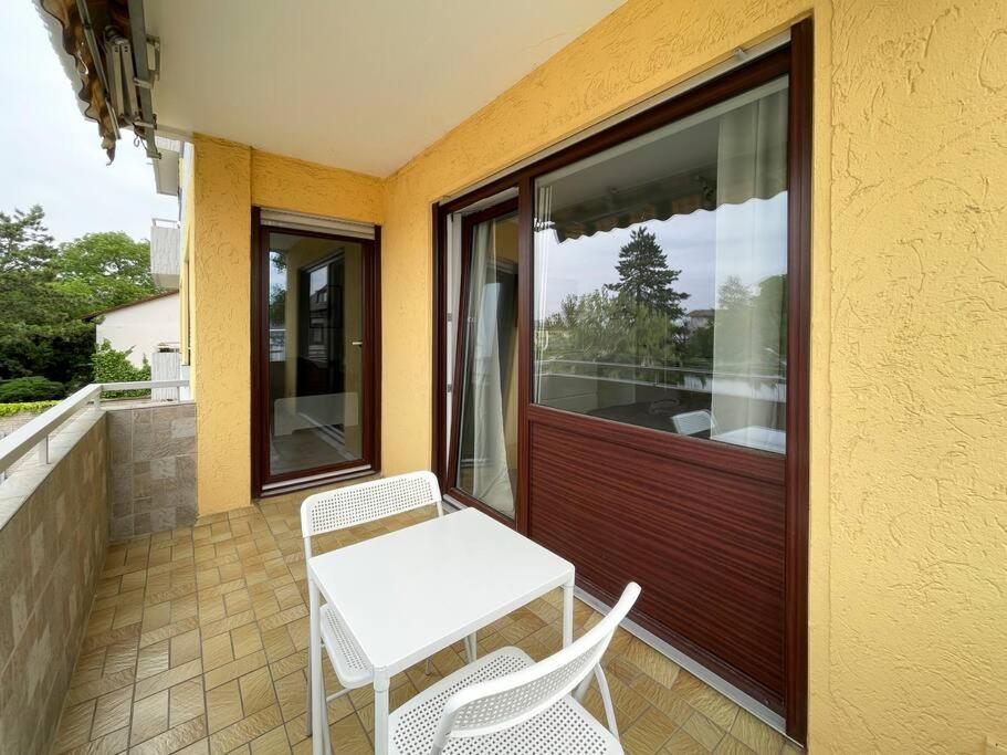 HA01 Großes Apartment am Hafen! - Chambres d’hôtes Worms