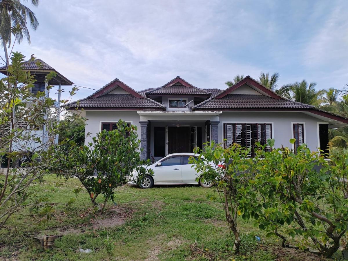Homestay Umar Homestay Tilam Hotel - B&B