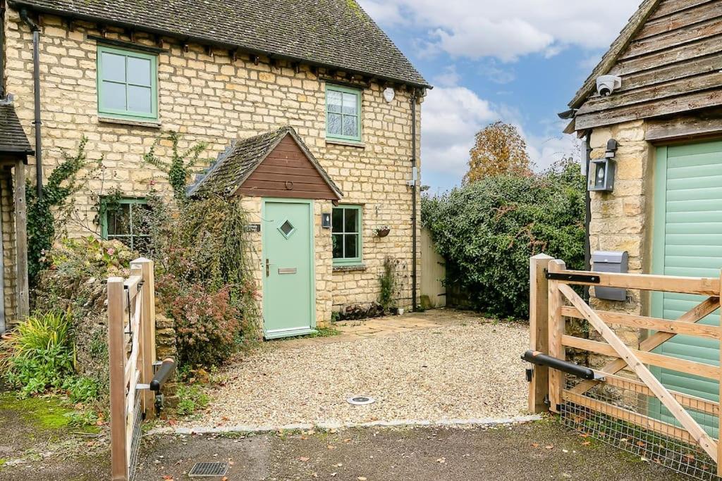 B&B Enstone - Stunning 3BD Oxfordshire Cottage in Enstone - Bed and Breakfast Enstone