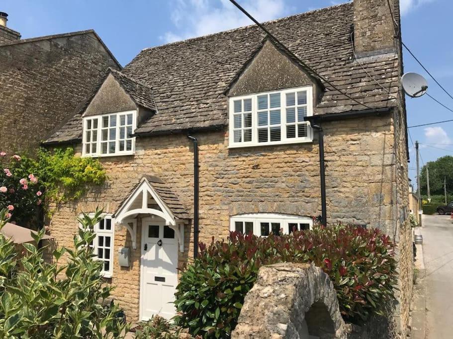 B&B Bourton on the Water - Jasmine Cottage - 2 Bedroom in Heart of Bourton! - Bed and Breakfast Bourton on the Water