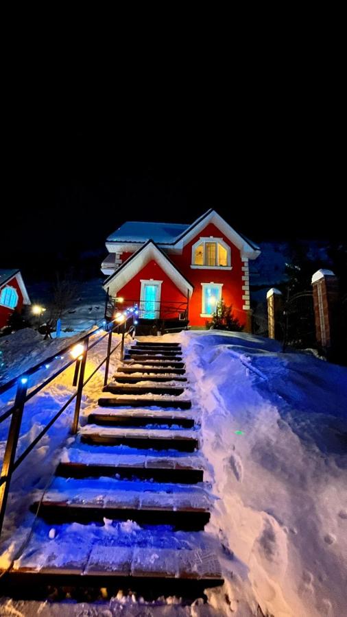 Домик у гор - B&B