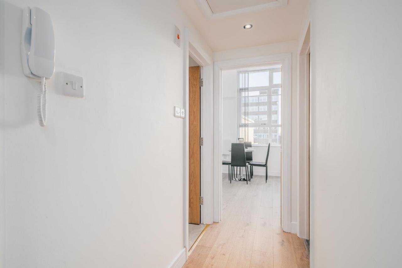 Town Centre penthouse apartment - Near Airport & Train Station - Bed and Breakfast