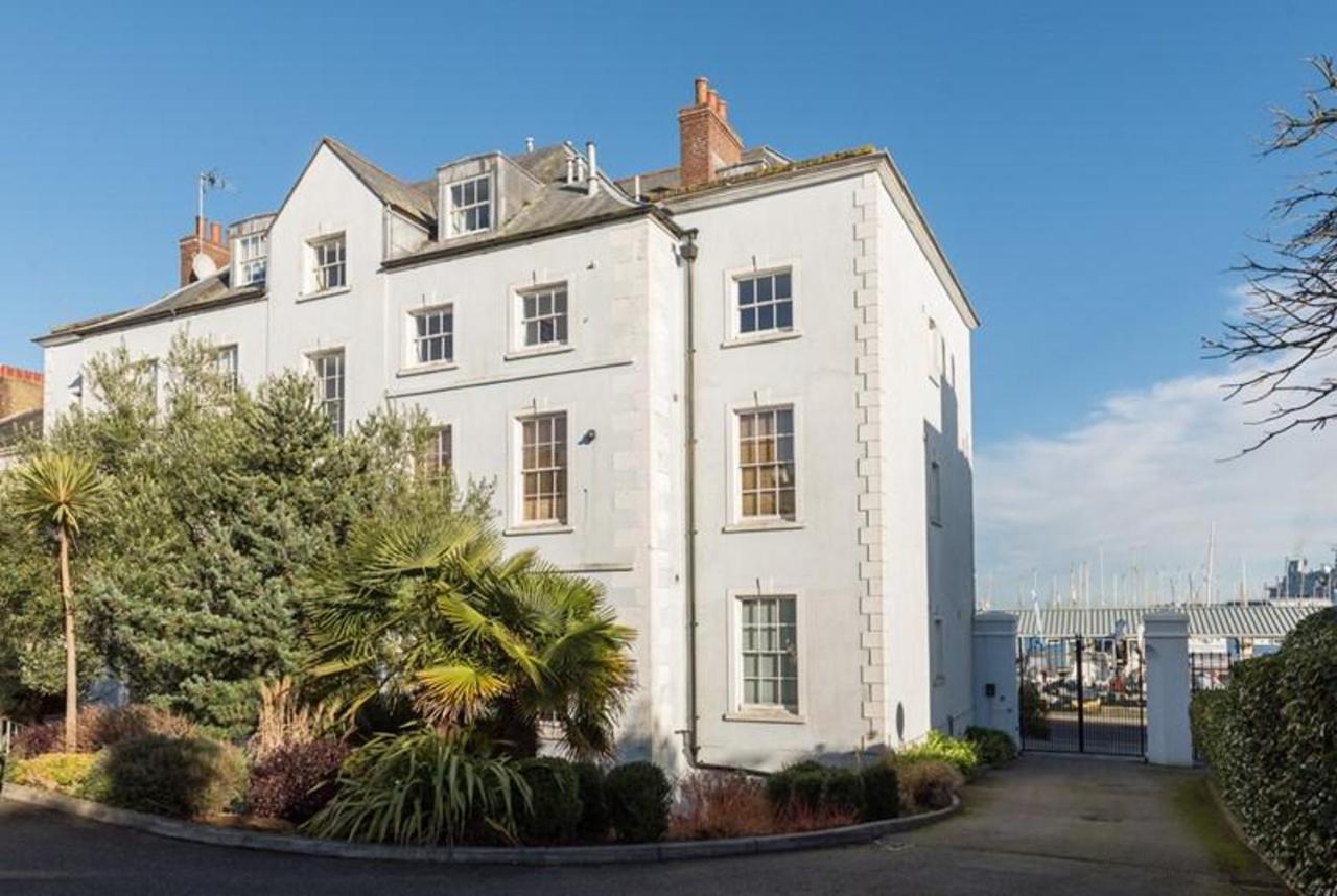 B&B Falmouth - Stone's Throw - 2 Bed Apartment Centre of Falmouth - Bed and Breakfast Falmouth