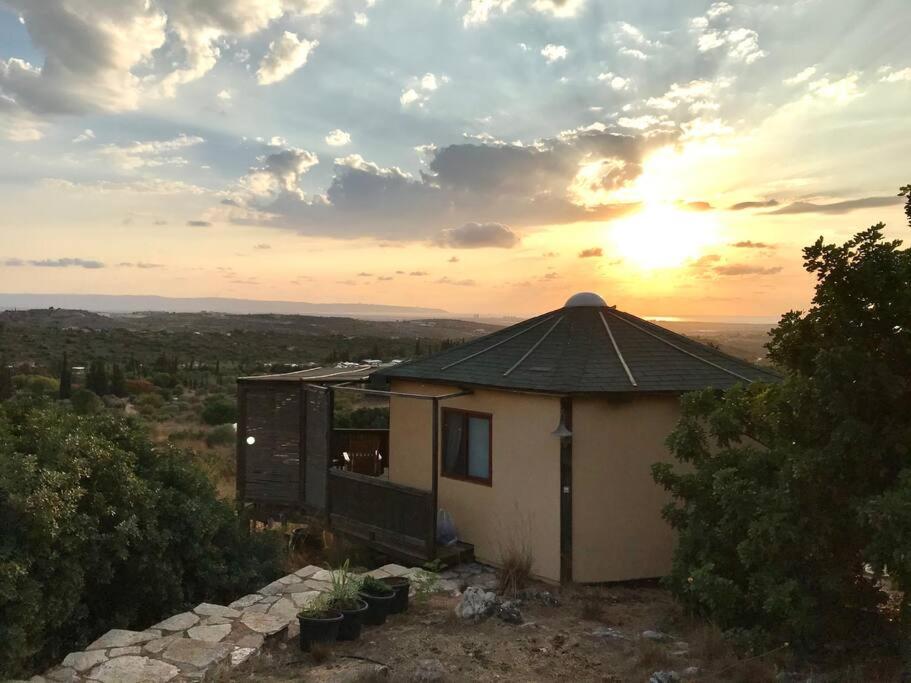 Best View Romantic Cabin In Eco Village Klil - Chambres d’hôtes Kelil