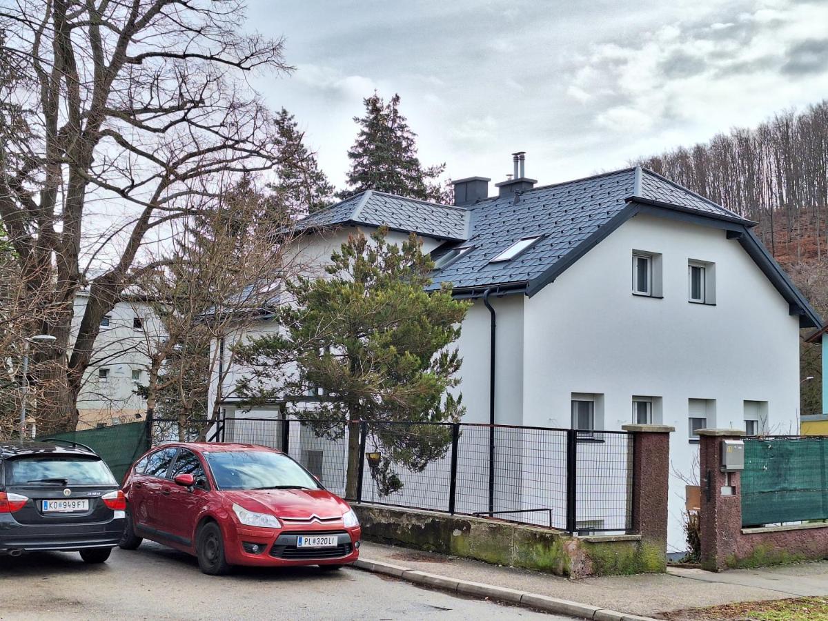 65m2 Apartment near Vienna - Up to 6 Guests - Self Check-in - Free Parking - B&B