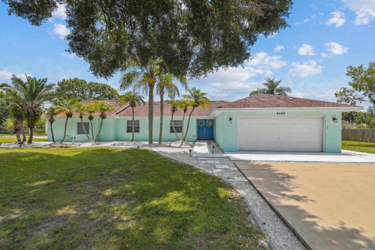 Lake House Westchase area. Heated Pool Waterfront! - Bed and Breakfast Tampa