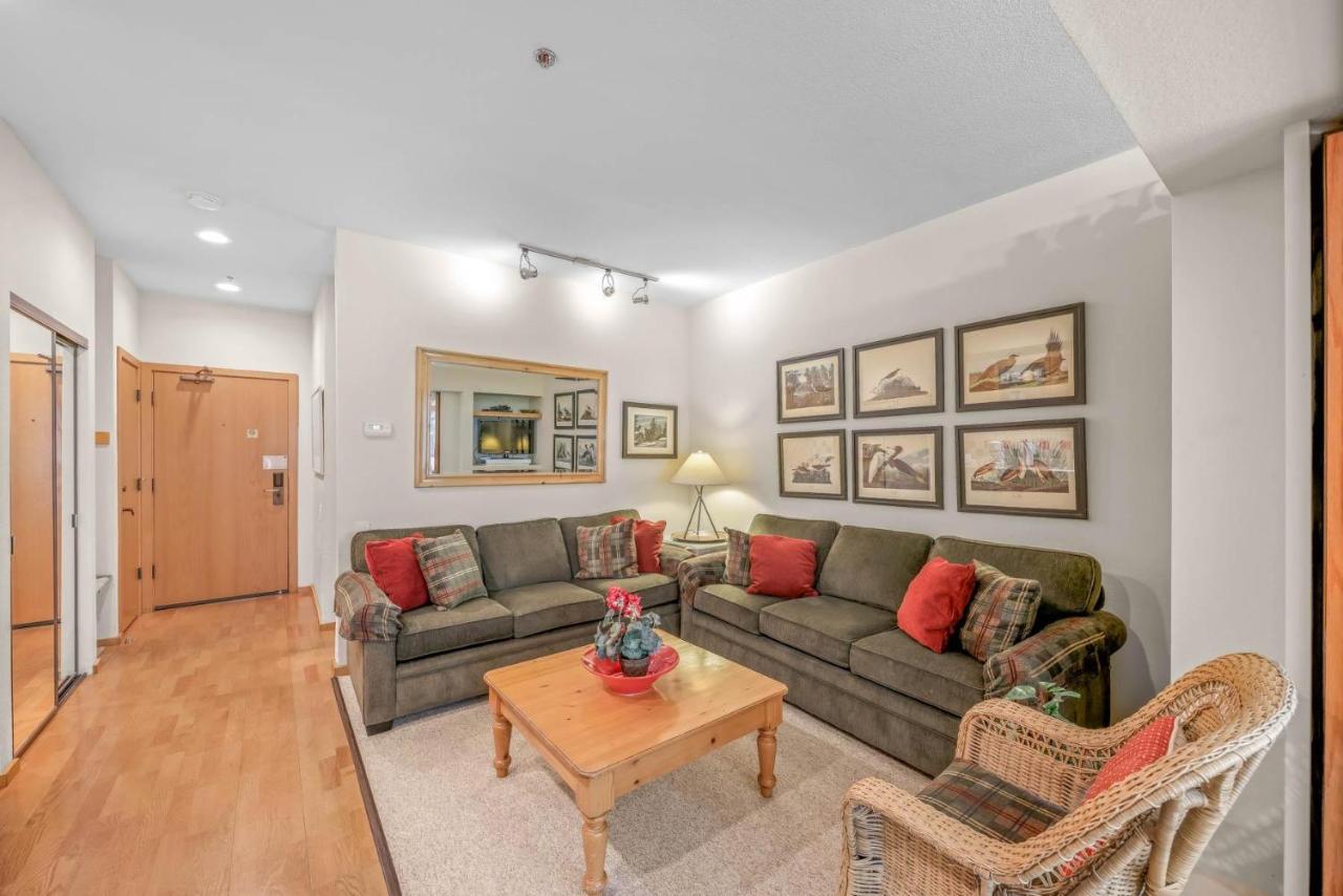 Palisades Tahoe Lodge Rentals Studio #143 - B&B