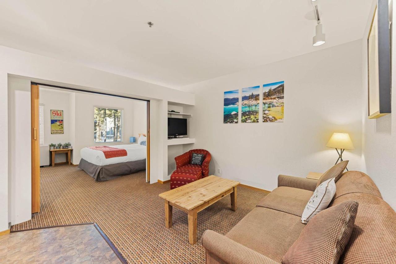 Palisades Tahoe Lodge Rentals Studio #144 - B&B