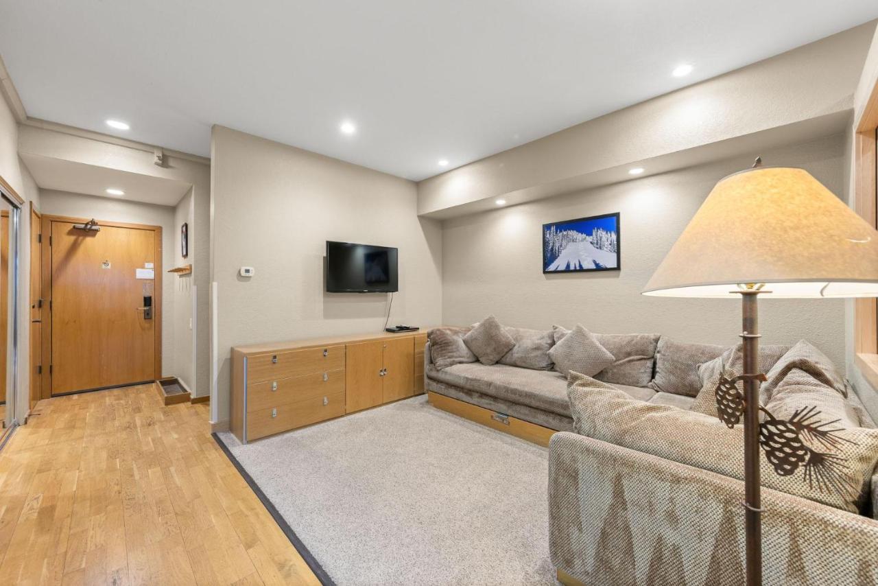 Palisades Tahoe Lodge Rentals Studio #211 - B&B