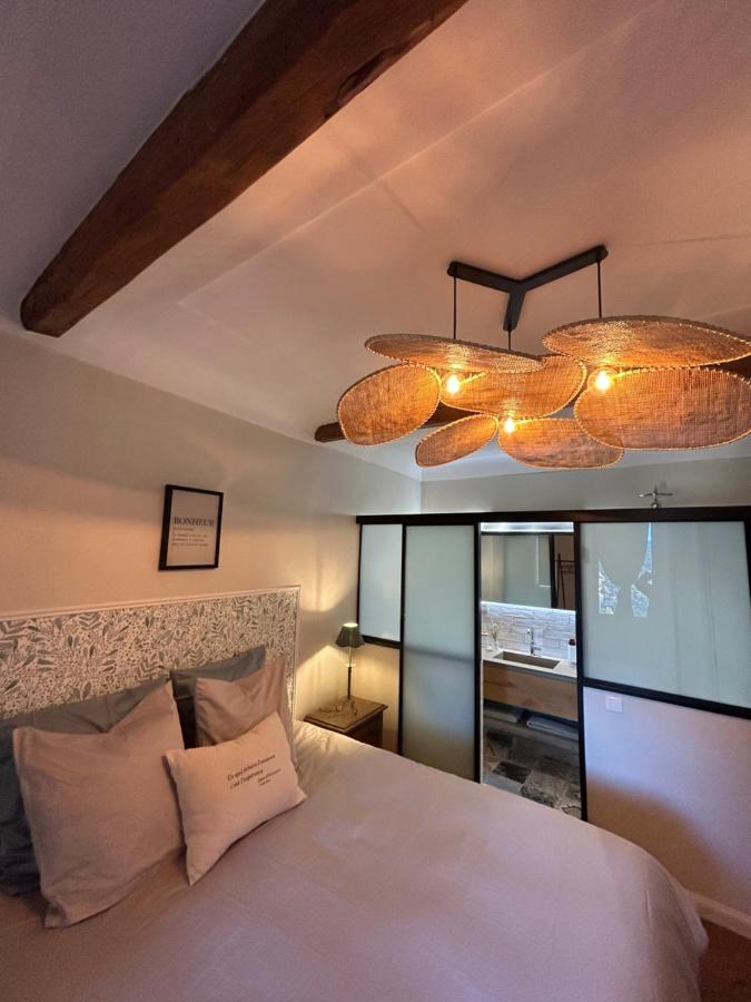Zimmer mit Kingsize-Bett und Bergblick