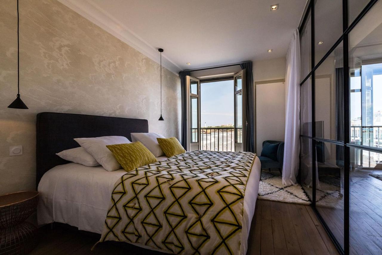 BEACHVIEW KEYWEEK Beachfront Renovated Apartment with Parking in Biarritz - B&B