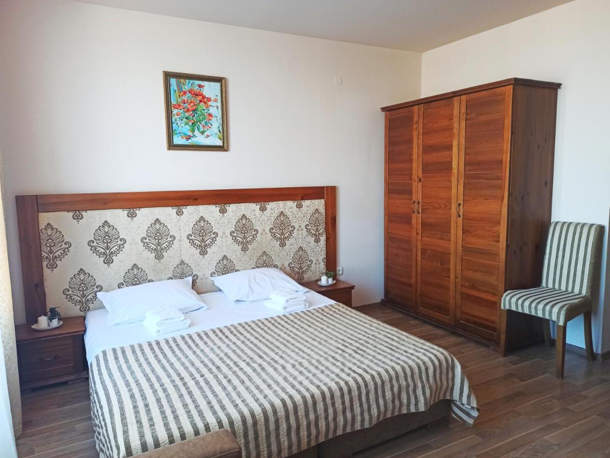 Sunrise View with Free SPA and Bottle of Wine in Cornelia Deluxe Residence, free Parking - Bed and Breakfast Bansko