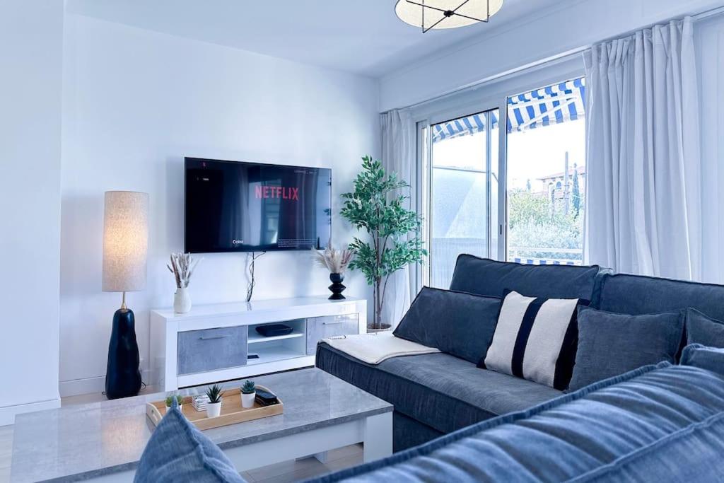 LAVERNE - Stunning Sea View T3 with South-Facing Terrace - B&B Antibes