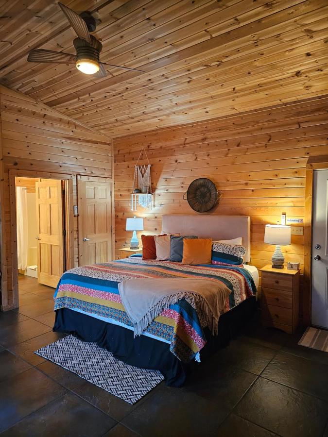 B&B Eureka Springs - Honey Bear Haven Suite 4 - Bed and Breakfast Eureka Springs