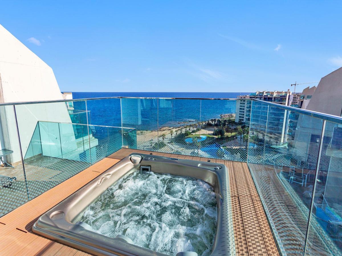 B&B Punta Prima - Luxury Penthouse with a Private Jacuzzi! - Bed and Breakfast Punta Prima