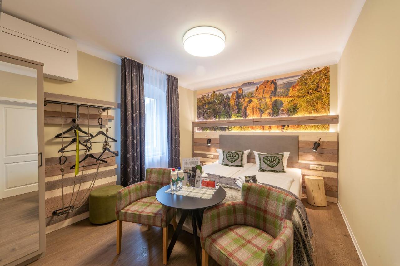 Deluxe Double Room with Shower