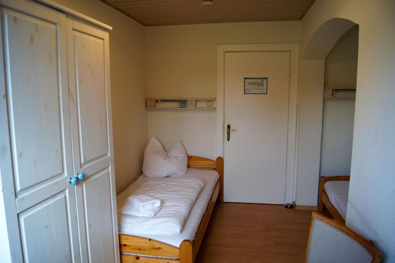 Doppel- oder Zweibettzimmer mit Gemeinschaftsbad