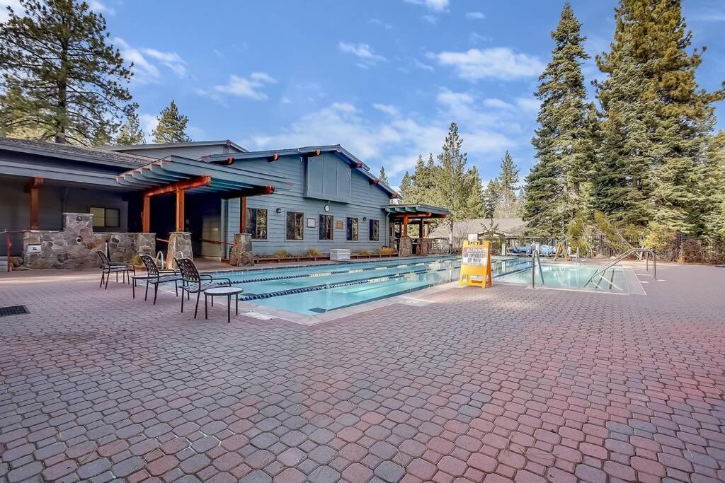 Slope Side Studio in Northstar Village! - B&B