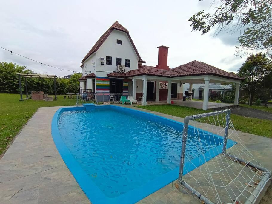 B&B Kampung Alor Gajah - A’famosa Moments villa 924 covered Bbq KTV pool - Bed and Breakfast Kampung Alor Gajah