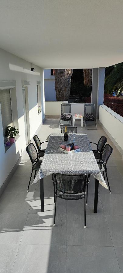 Apartman Emily, 6 plus 2 guests, newly refurbished - Ferienwohnung Pula